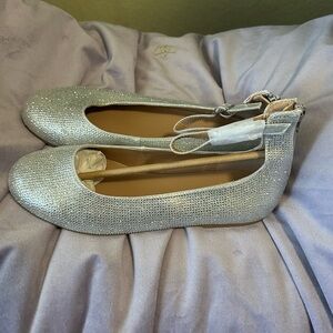 INC International Concepts Girls Elise Ballet Flat Shoes Silver Size 5 M NEW